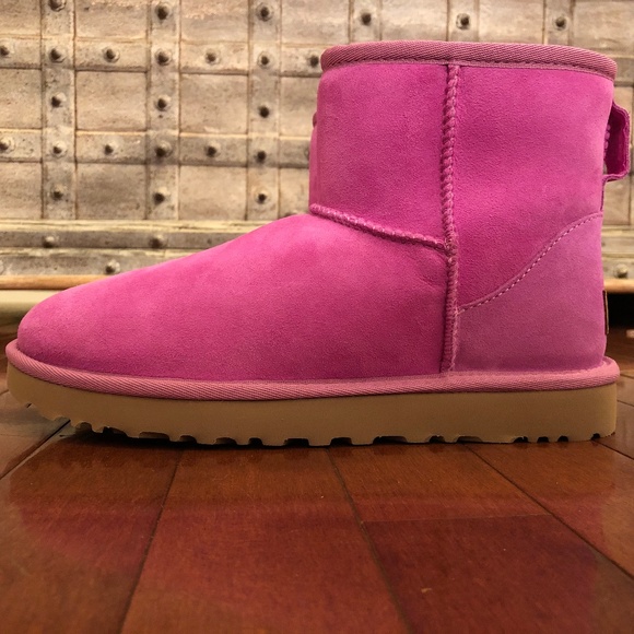 NEW🔥🔥UGG Classic Mini II Boots Pink - Picture 1 of 3